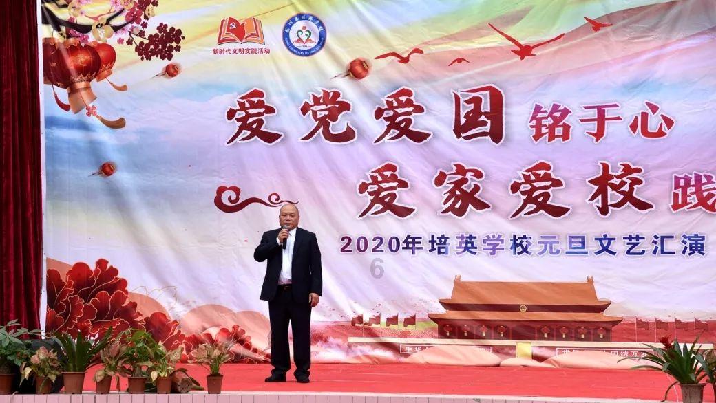 我女朋友属于那种乖乖女,夏天就穿七分裤,冬天就穿牛仔裤,只穿旅游鞋白袜子,我怎么才能让她换一种风格-全球最专业的有问必答平台